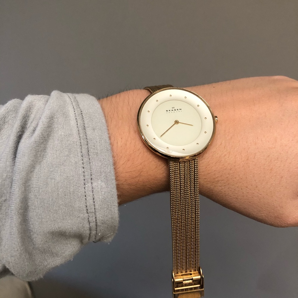 Skagen Gold Tone Mesh Watch (needs new battery!!)